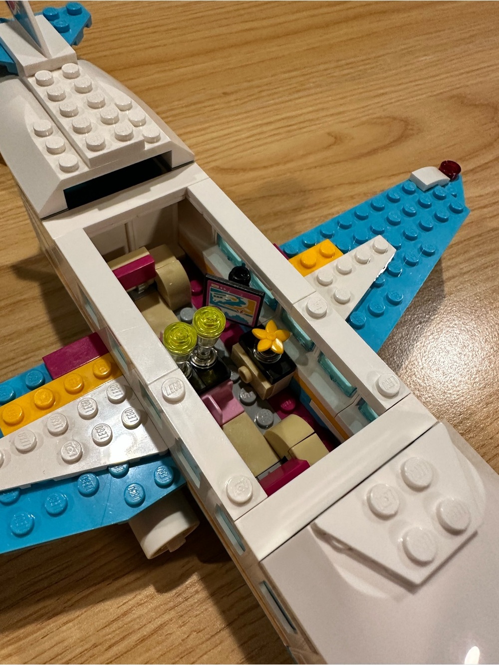 Lego Friends Private Jet 41100 in White, Teal & Pink - Picture 6 of 8